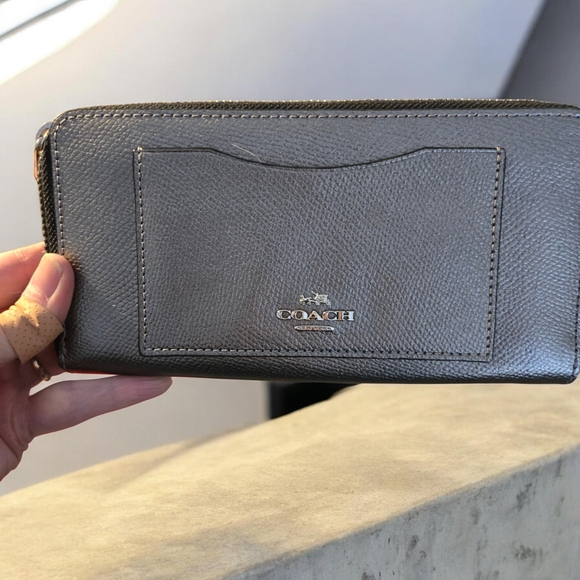 Coach Lavender Luggage Tag with Black Script Charm - Picture 4 of 15